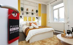 Modern Bed & Breakfast Guesthouse, Wi-Fi, Paid Parking, Inner City Centre